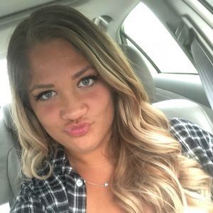 Meet your Posher, Eva